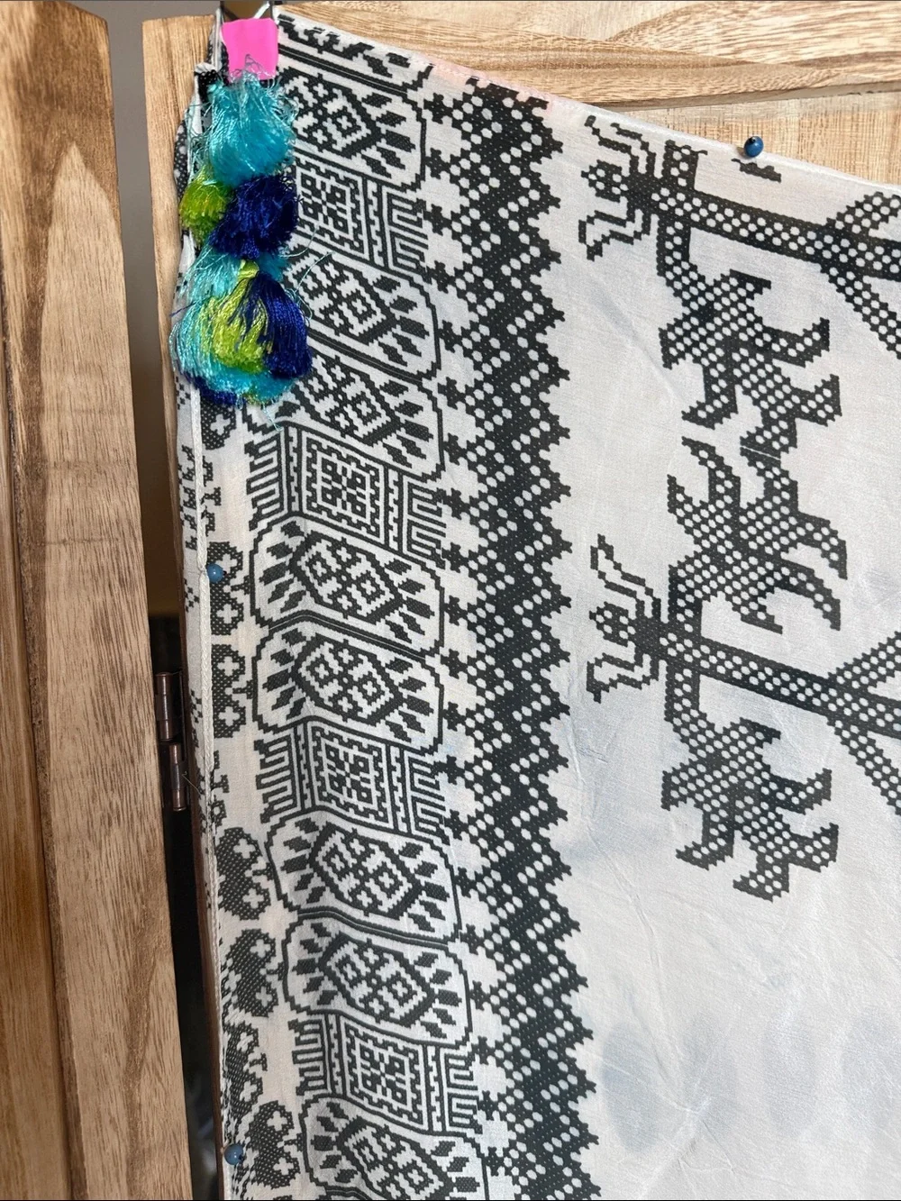 Source Unknown White and Black Printed Lightweight Scarf Wrap or Swim Coverup